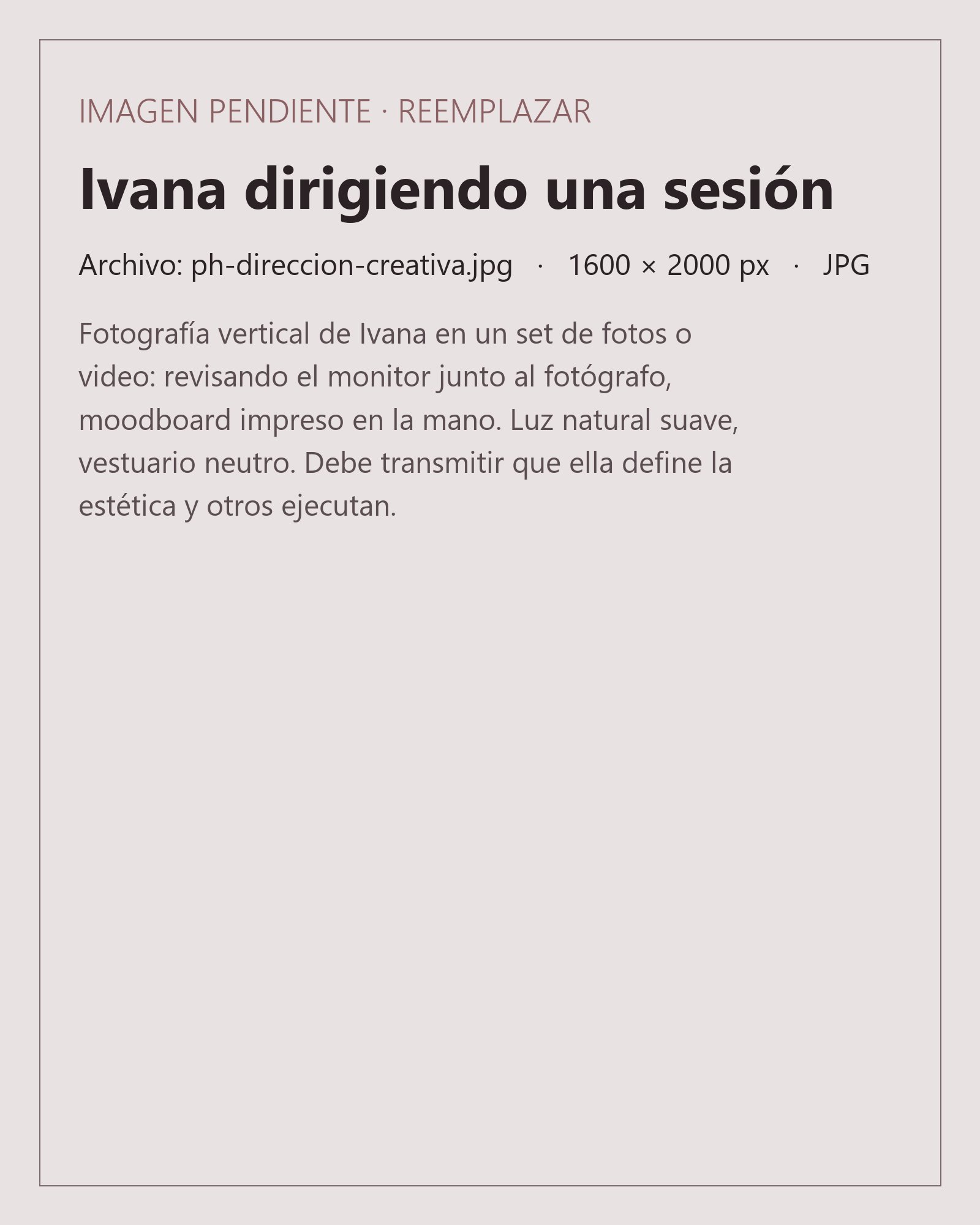 Ivana Loaiza dirigiendo una sesión de fotos