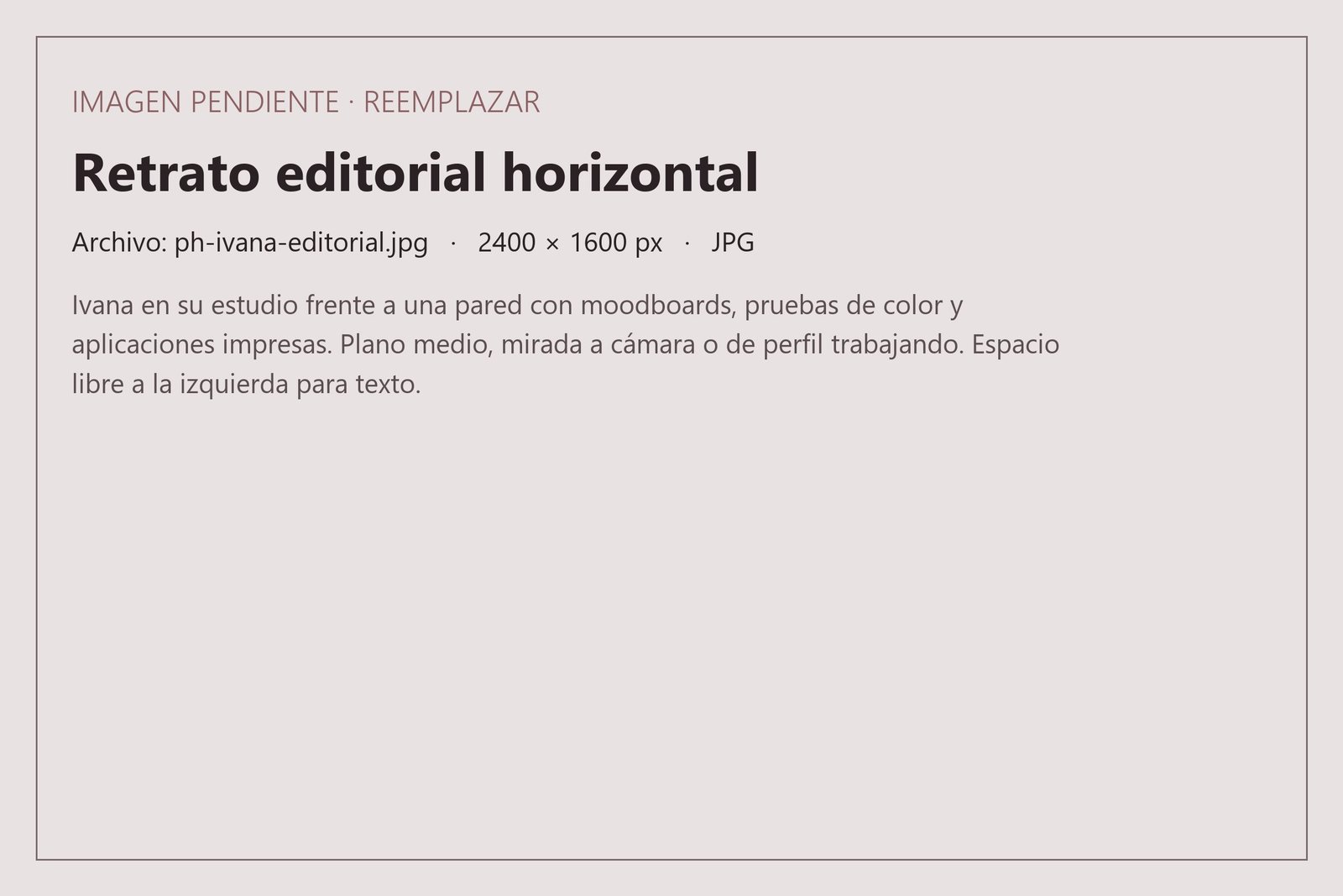 Ivana Loaiza en su estudio frente a moodboards y pruebas de color